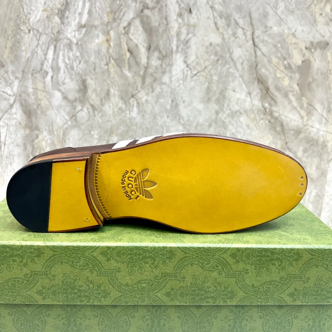 Original leather outsole P900 Brand: Co-branded Adidas｜GUCCI (Gucci) Standard code: Men's size 38–44 (45/46 can be customized) Grade: Same style as the official website Original quality Material: Original cowhide Leather lining Original leather outsole Style category: Men's fashionable casual leather shoes Distinguished big-name luxury elements top luxury Color: Actual picture
